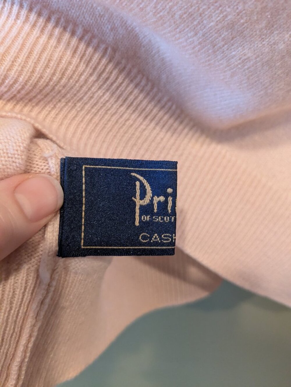 Pringle Scotland 100% Cashmere Soft Pink Roll Turtleneck Sweater Md/Lg Heritage - Picture 8 of 15